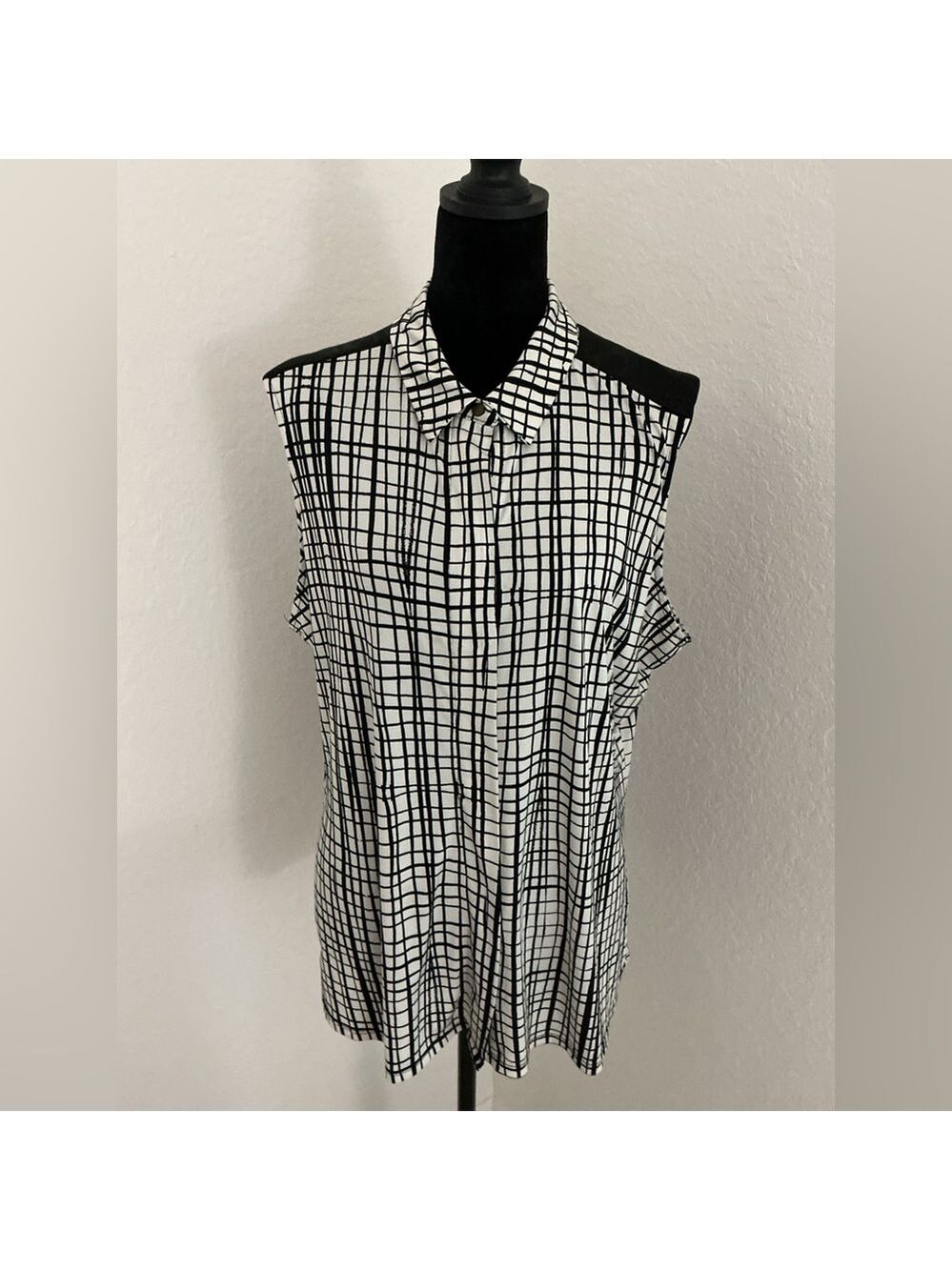 Worthington Black & White Grid Print Sleeveless Hidden Button Front Blouse – XL - Picture 6 of 10